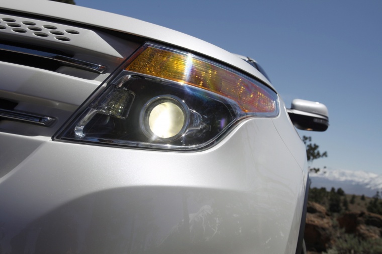 2014 Ford Explorer Limited 4WD Headlight Picture