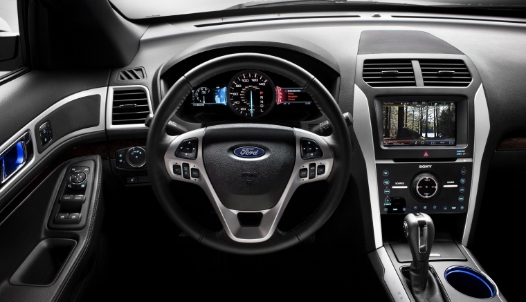 2014 Ford Explorer Limited 4WD Cockpit Picture