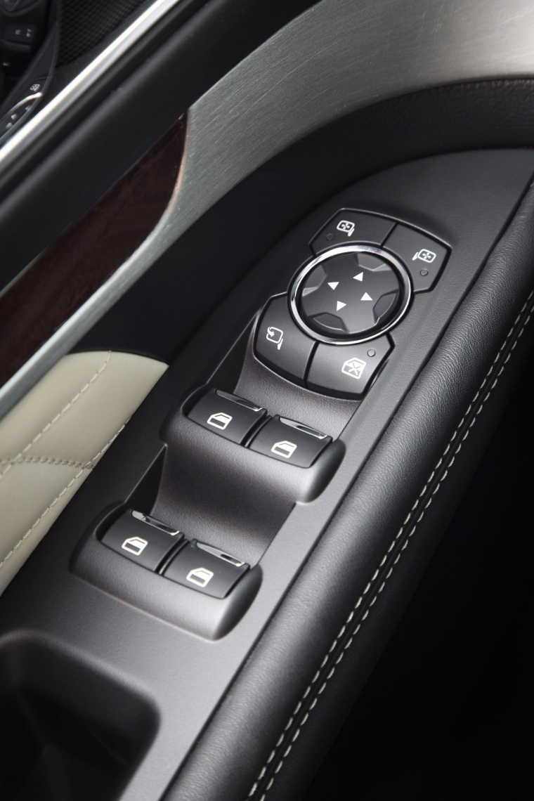 2018 Ford Explorer Platinum 4WD Window Controls Picture