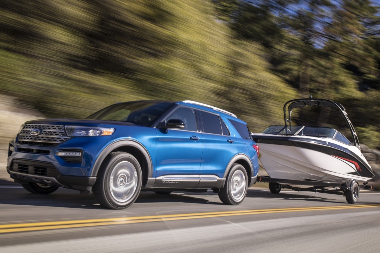 2020 Ford Explorer Hybrid Limited 4WD with boat trailer Picture