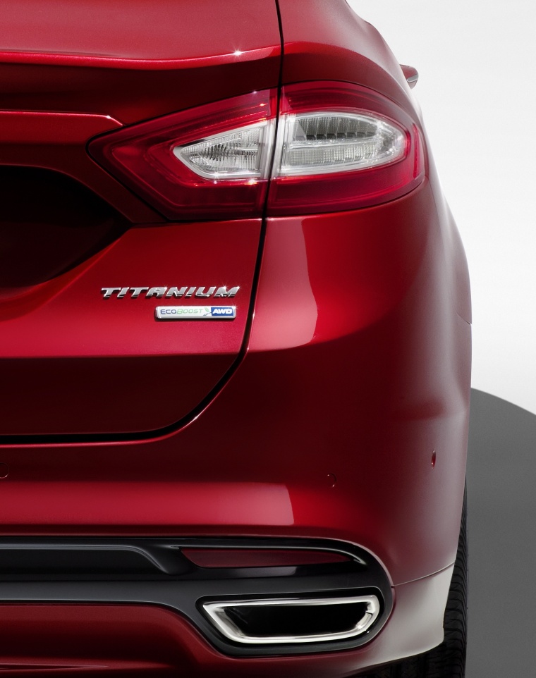 2015 Ford Fusion Titanium AWD Tail Light Picture