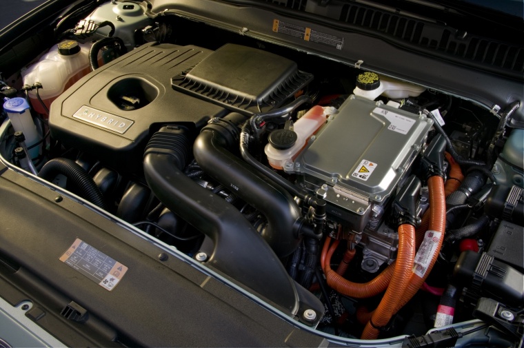 2016 Ford Fusion 2.0-liter 4-cylinder Hybrid Engine Picture