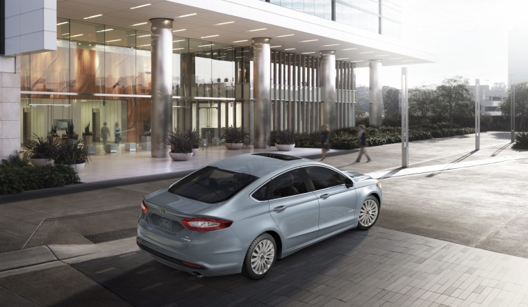 2016 Ford Fusion Hybrid SE Picture