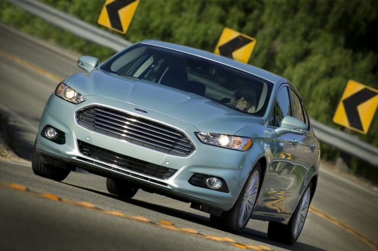 2016 Ford Fusion Hybrid SE Picture