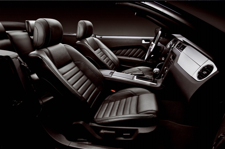 2014 Ford Mustang GT Coupe Front Seats Picture