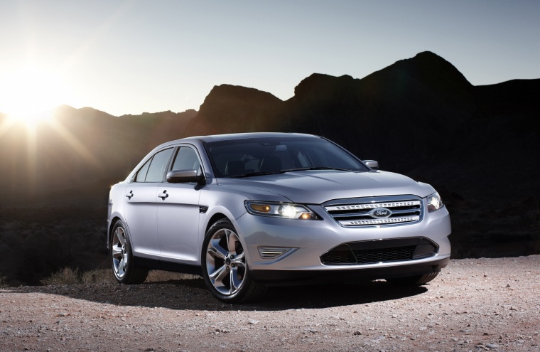 2010 Ford Taurus SHO Picture