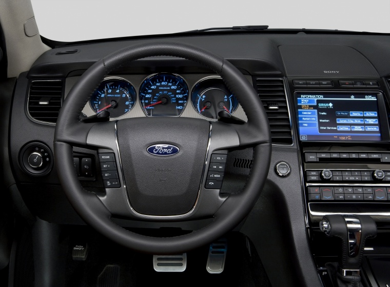 2012 Ford Taurus SHO Steering-Wheel Picture