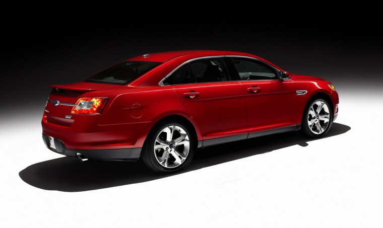 2012 Ford Taurus SHO Picture