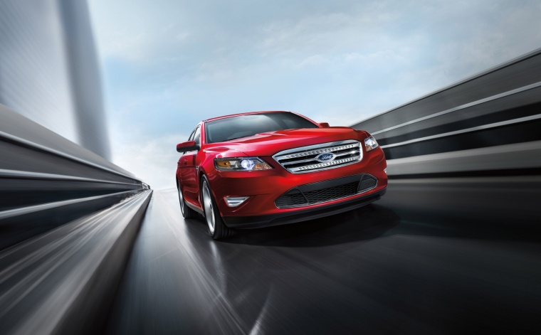 2015 Ford Taurus SHO Sedan Picture