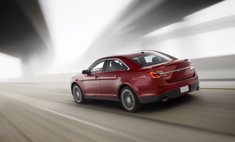 2016 Ford Taurus SHO Sedan Picture