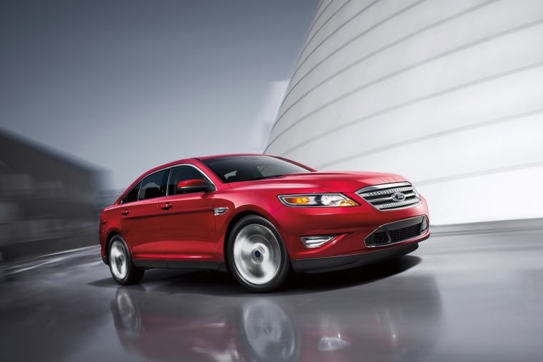 2016 Ford Taurus SHO Sedan Picture