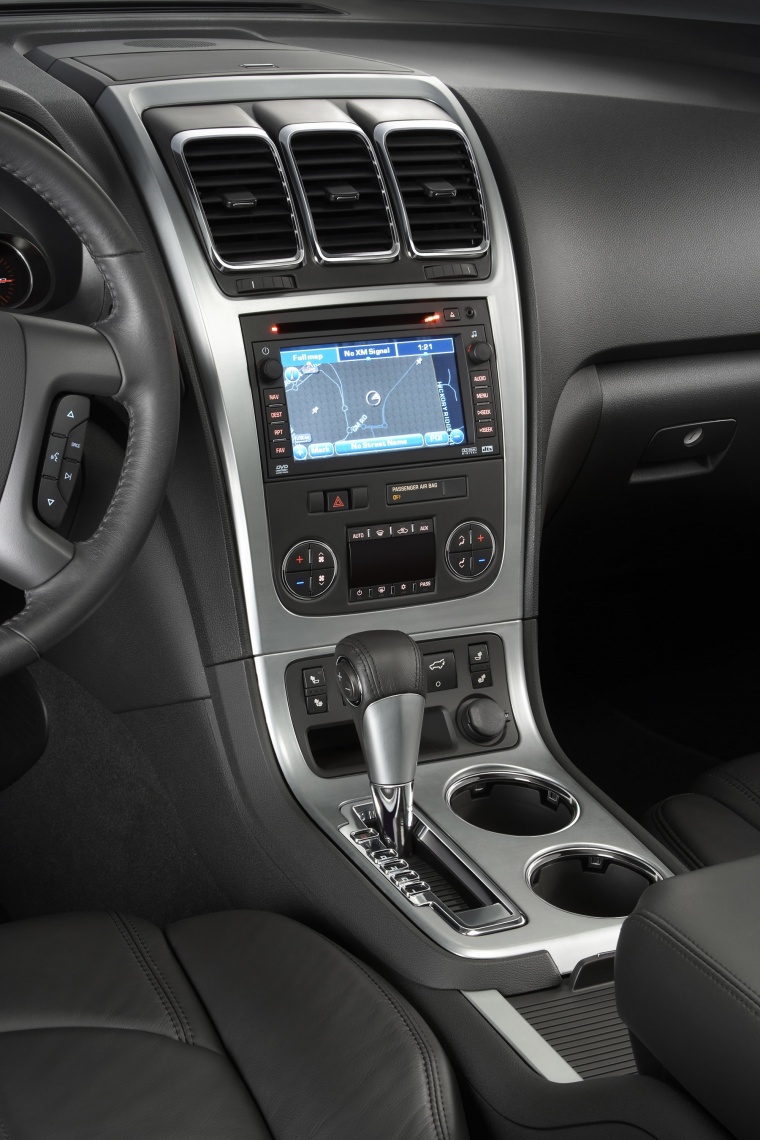 2012 GMC Acadia Center Stack Picture