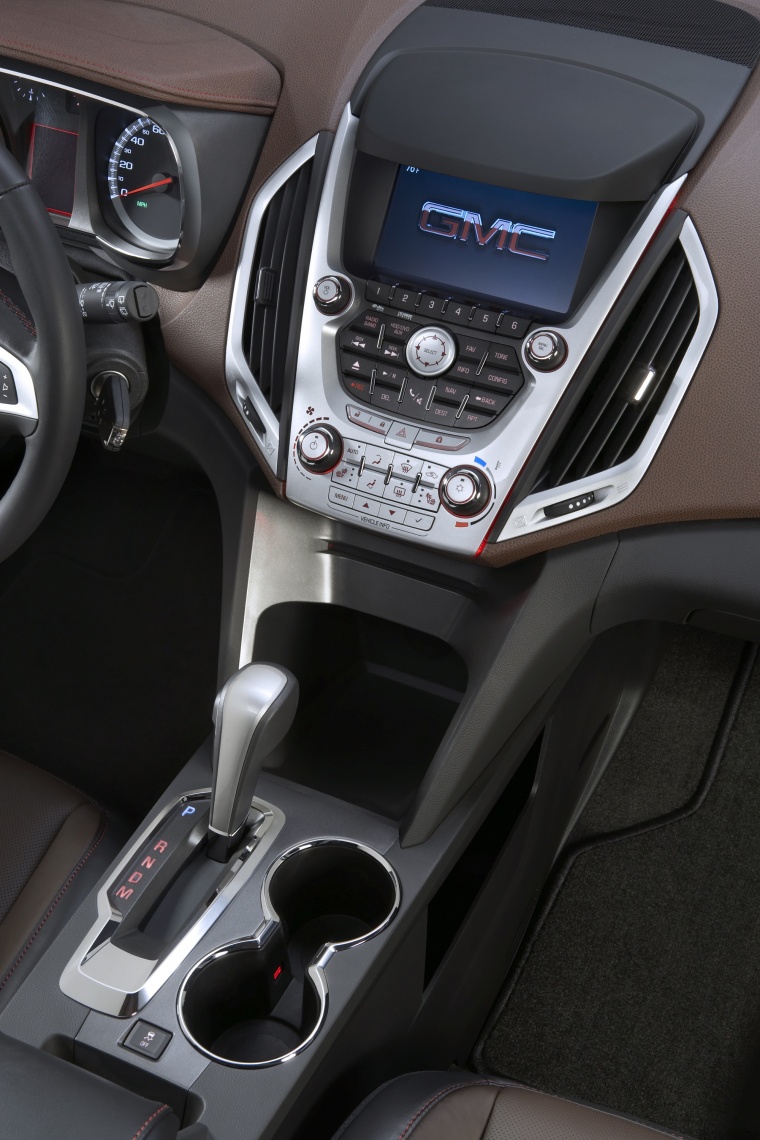 2014 GMC Terrain SLT Center Stack Picture