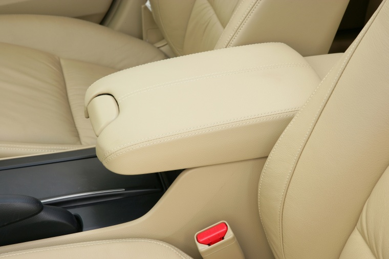 2010 Honda Accord Sedan Armrest Picture