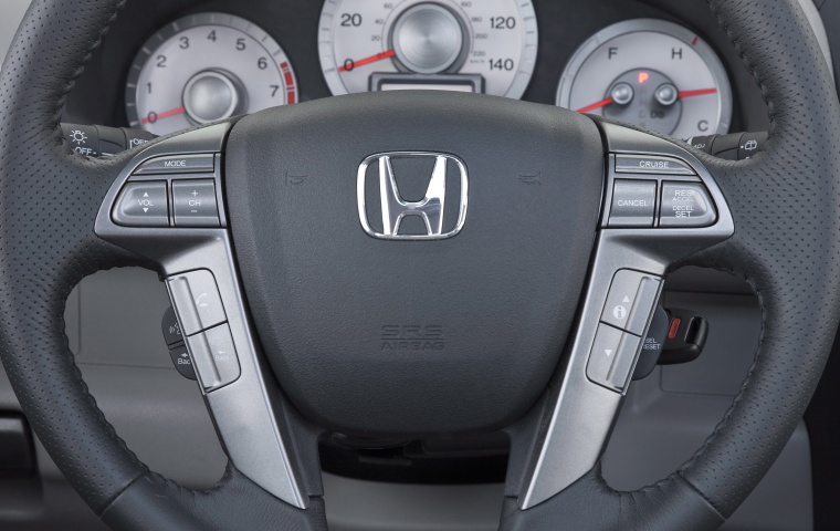 2011 Honda Pilot Steering-Wheel Controls Picture