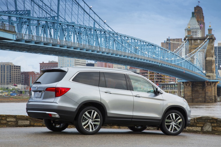 2018 Honda Pilot AWD Picture