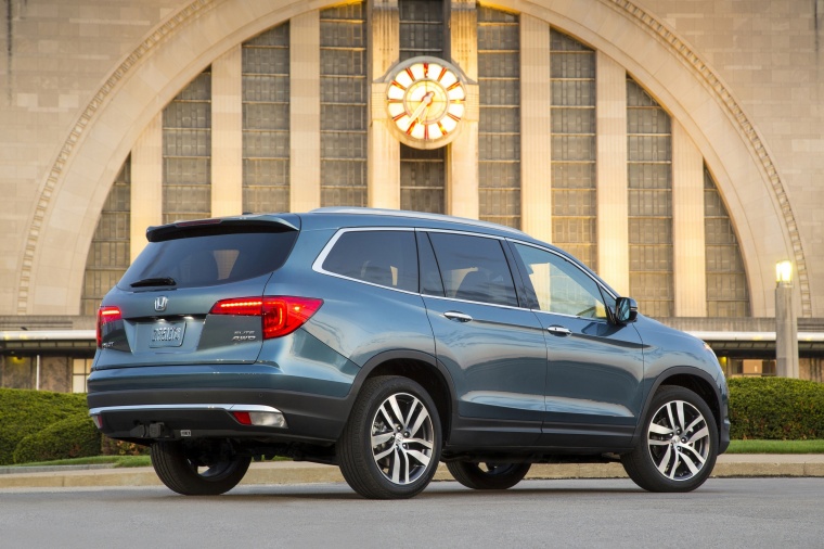 2018 Honda Pilot AWD Picture