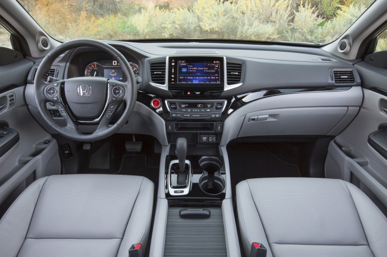 2019 Honda Ridgeline AWD Cockpit Picture