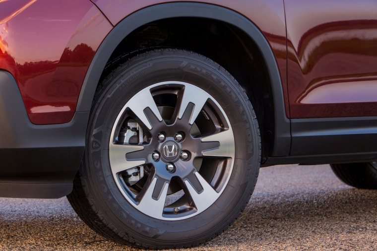 2019 Honda Ridgeline AWD Rim Picture