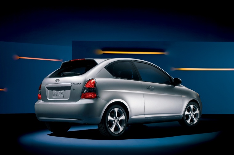 2010 Hyundai Accent Hatchback Picture