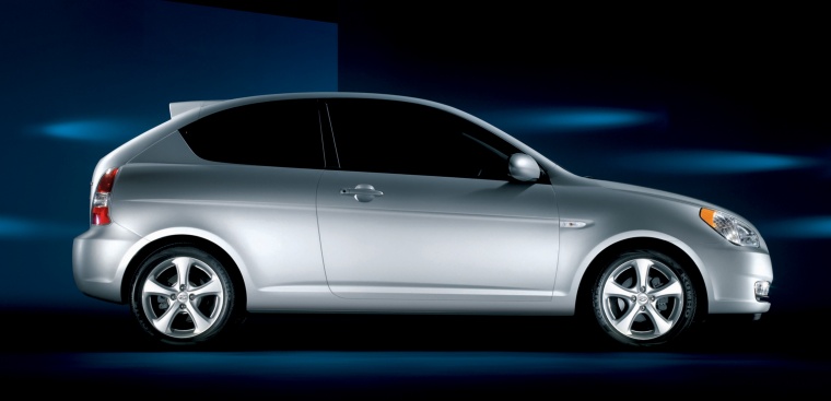 2010 Hyundai Accent Hatchback Picture