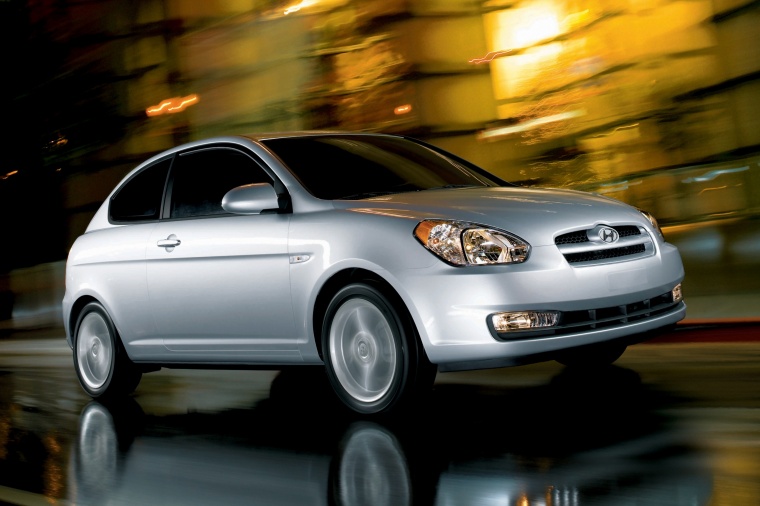 2010 Hyundai Accent Hatchback Picture