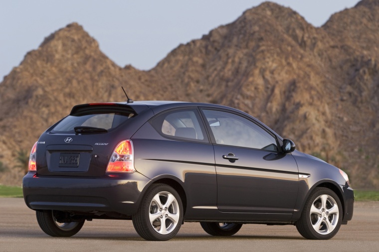 2010 Hyundai Accent Hatchback Picture