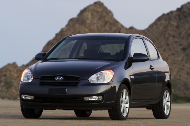 2010 Hyundai Accent Hatchback Picture