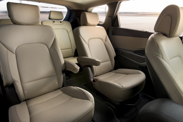 2016 Hyundai Santa Fe Rear Seats Picture