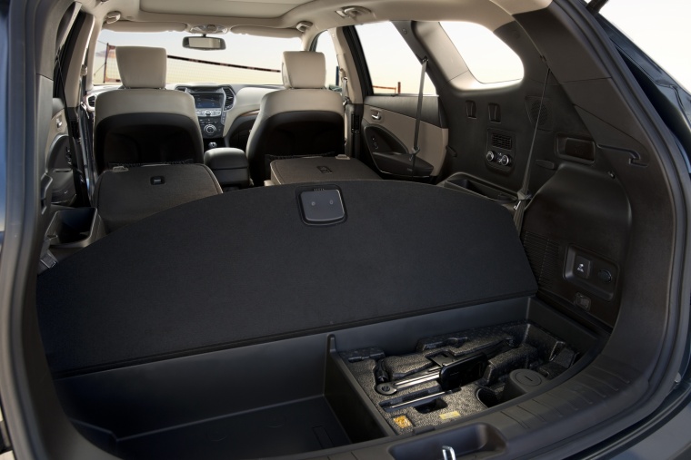 2016 Hyundai Santa Fe Trunk Picture