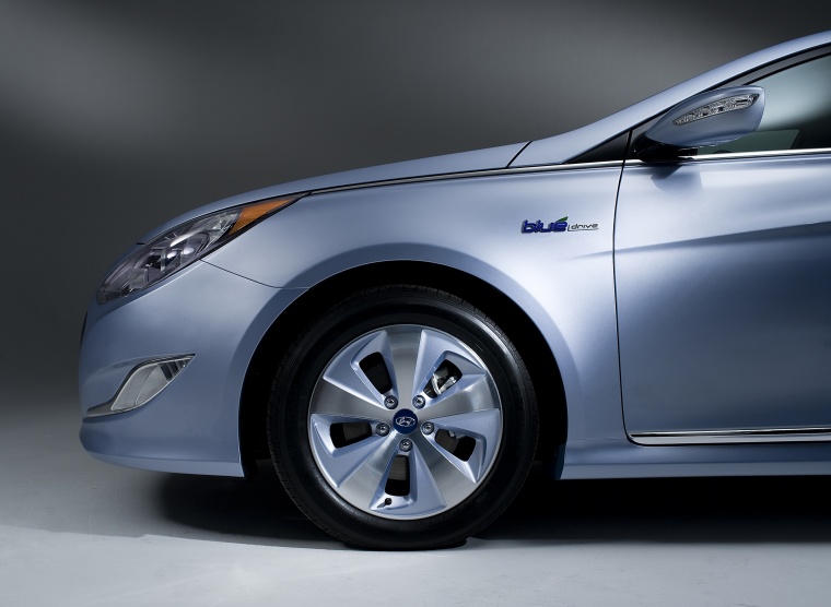 2012 Hyundai Sonata Hybrid Rim Picture