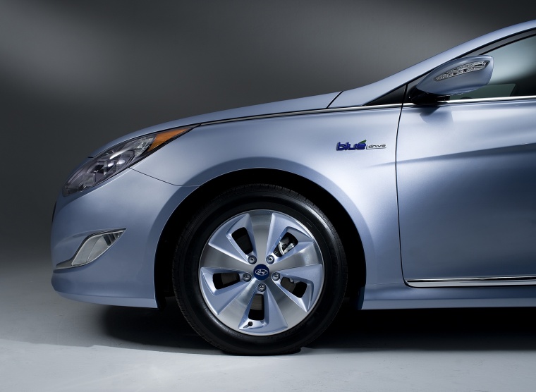 2013 Hyundai Sonata Hybrid Rim Picture