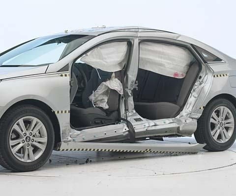 2013 Hyundai Sonata Sedan IIHS Side Impact Crash Test Picture