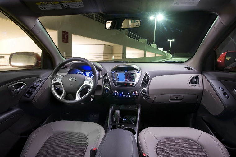 2012 Hyundai Tucson Cockpit Picture