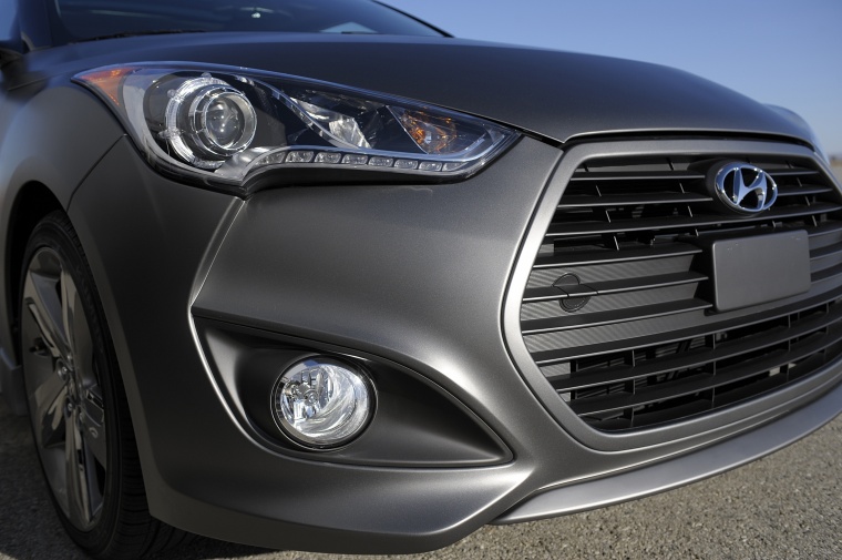 2014 Hyundai Veloster Turbo Headlight - Picture / Pic / Image