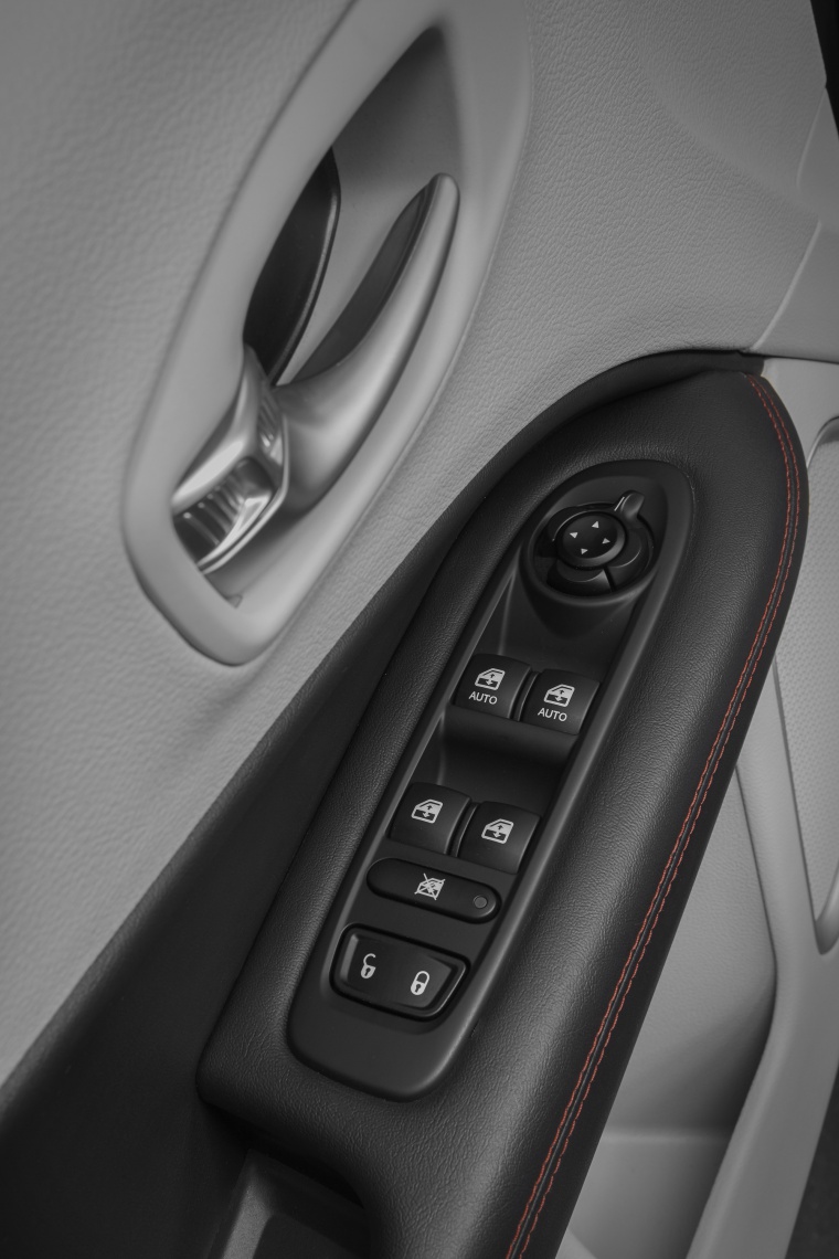 2020 Jeep Compass Limited 4WD Door Panel Picture