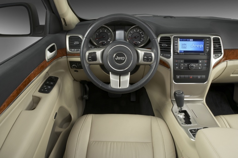 2011 Jeep Grand Cherokee Cockpit Picture