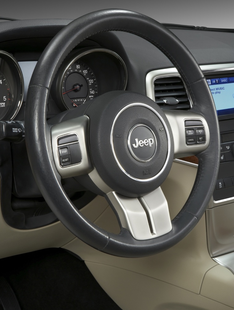 2011 Jeep Grand Cherokee Steering-Wheel - Picture / Pic / Image