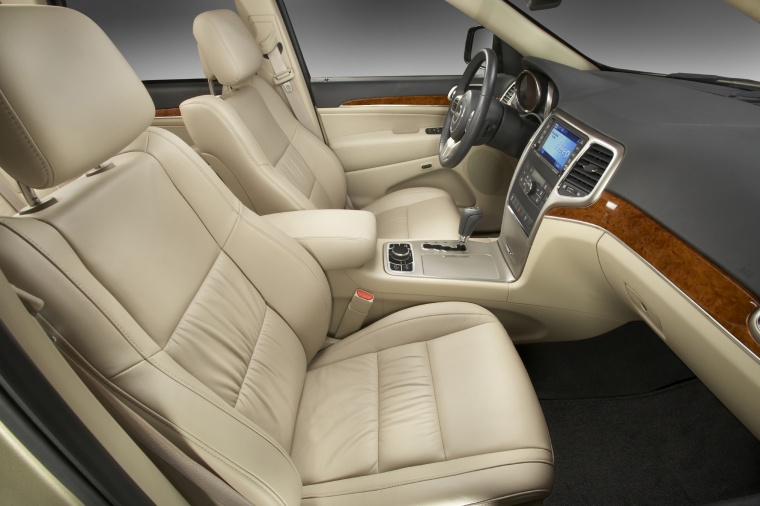 2011 Jeep Grand Cherokee Front Seats Picture