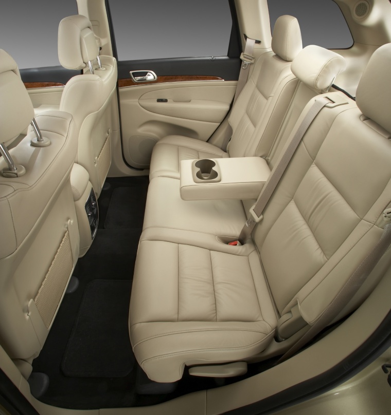 2011 Jeep Grand Cherokee Rear Seats Picture