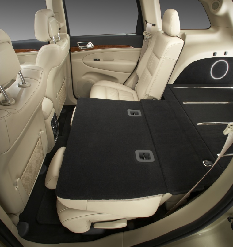 2011 Jeep Grand Cherokee Rear Seats Folded Picture