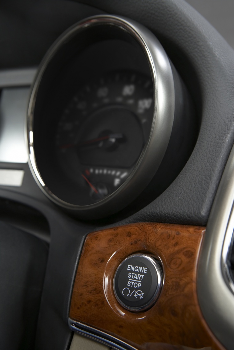 2011 Jeep Grand Cherokee Start Button Picture