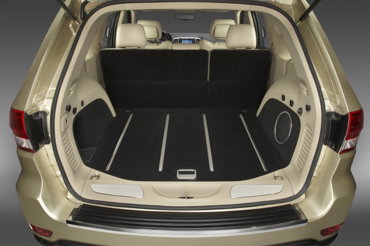 2011 Jeep Grand Cherokee Trunk Picture