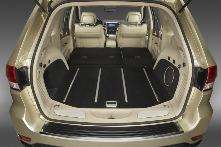 2011 Jeep Grand Cherokee Trunk Picture