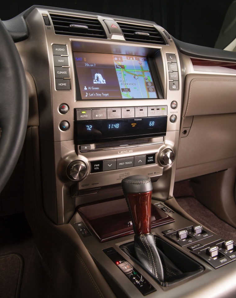 2018 Lexus GX460 Center Stack Picture