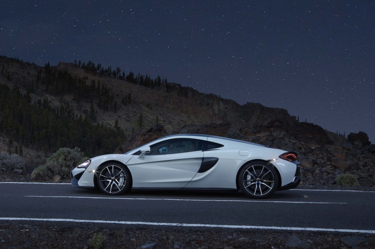 2017 McLaren 570GT Coupe Picture