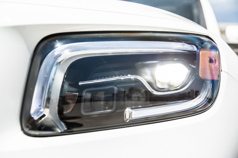 2020 Mercedes-Benz GLB 250 Headlight Picture