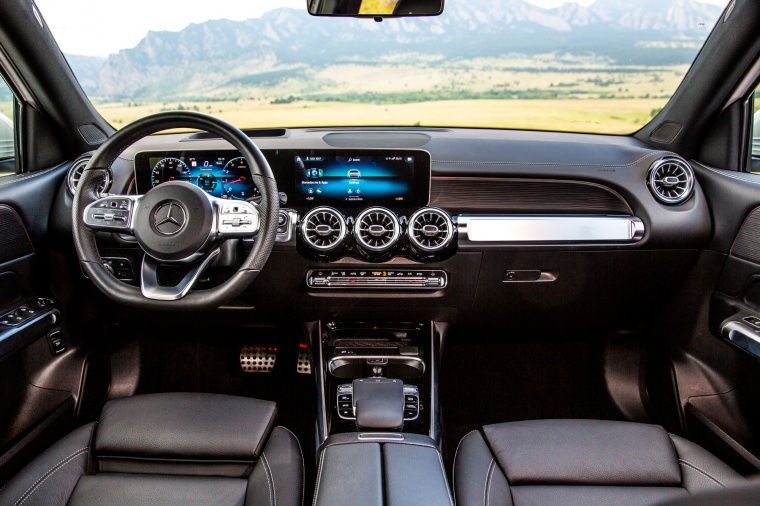 2020 Mercedes-Benz GLB 250 Cockpit Picture