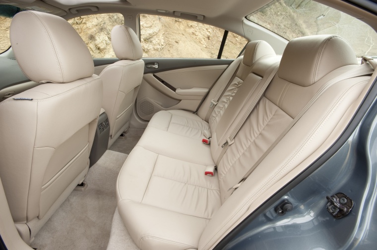 2010 Nissan Altima Hybrid Rear Seats Picture