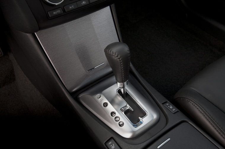 2012 Nissan Altima Sedan Center Console Picture